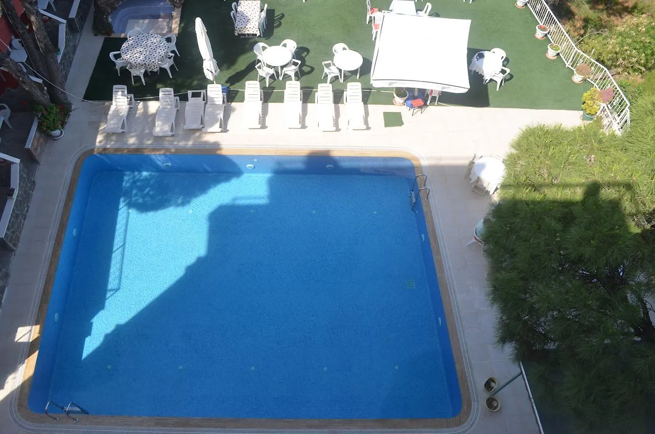 Tunc Hotel Ayvalı 3*,